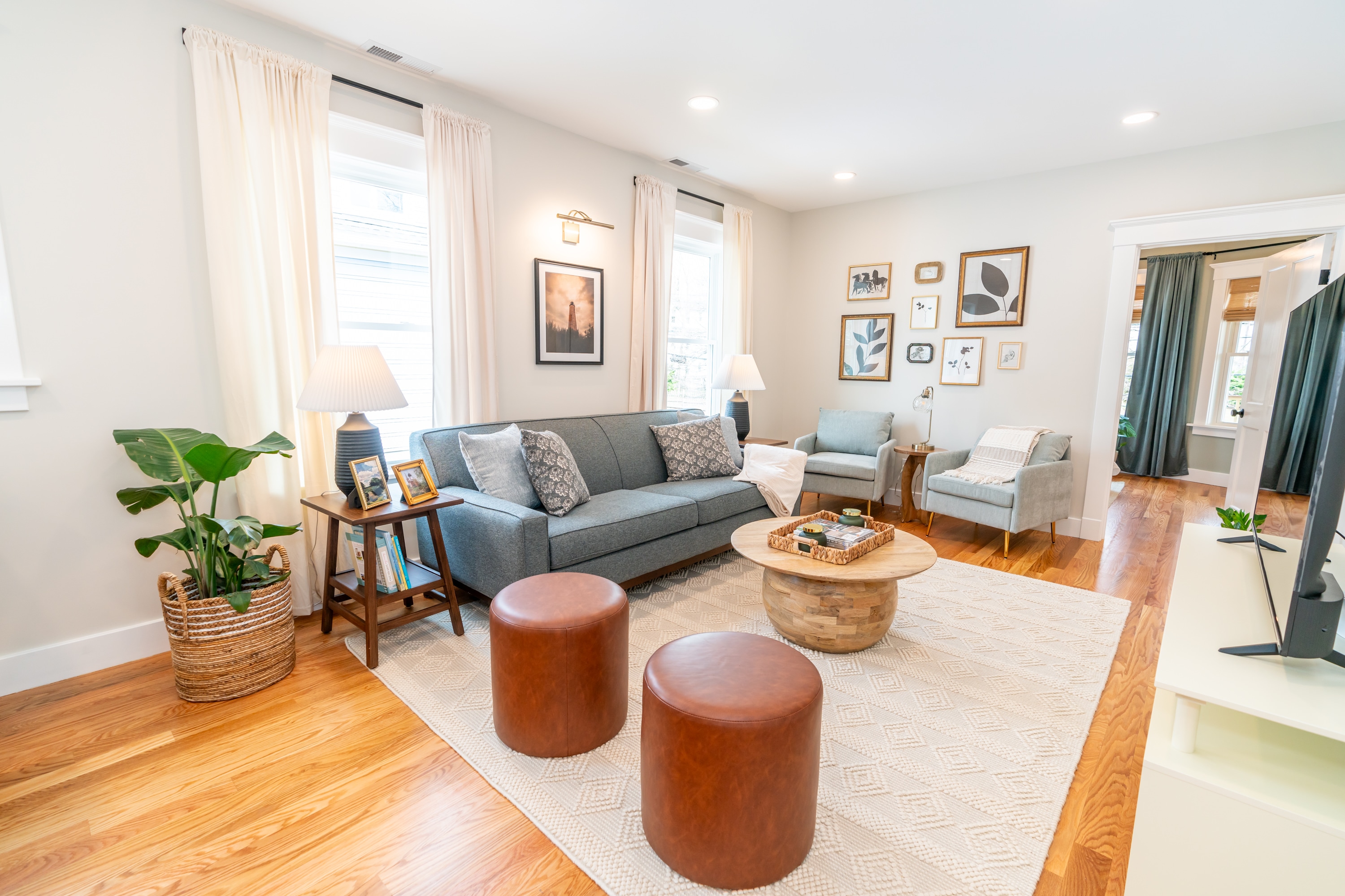 3-bedroom furnished apartment